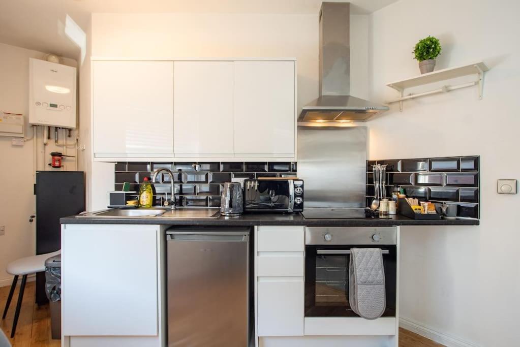Watford Central Serviced Apartments 2 מראה חיצוני תמונה