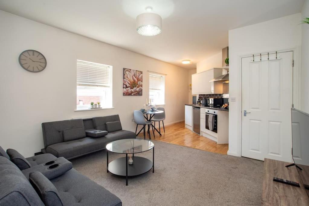 Watford Central Serviced Apartments 2 מראה חיצוני תמונה
