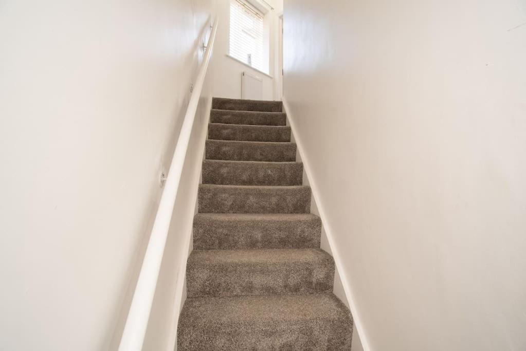 Watford Central Serviced Apartments 2 מראה חיצוני תמונה